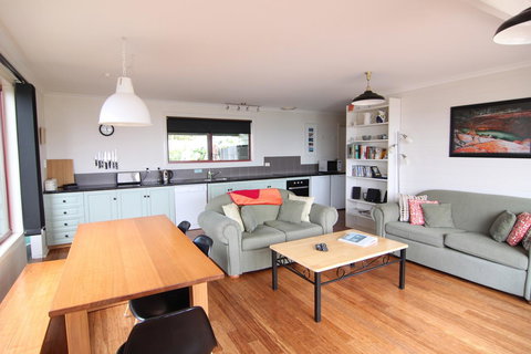 DOLPHIN LOOKOUT COTTAGE - Amazing Views Of The Bay Of Fires - Accommodation Port Macquarie 11