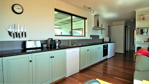 DOLPHIN LOOKOUT COTTAGE - Amazing Views Of The Bay Of Fires - Accommodation Port Macquarie 5