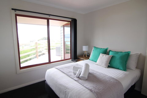 DOLPHIN LOOKOUT COTTAGE - Amazing Views Of The Bay Of Fires - Accommodation Port Macquarie 8