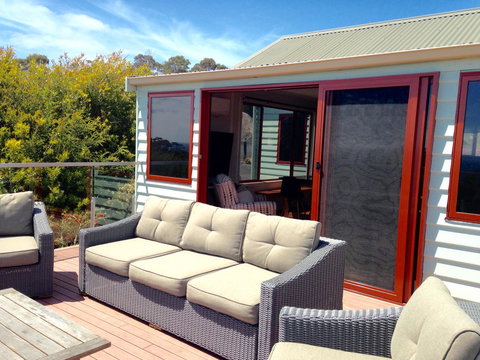 DOLPHIN LOOKOUT COTTAGE - Amazing Views Of The Bay Of Fires - Accommodation Port Macquarie 4