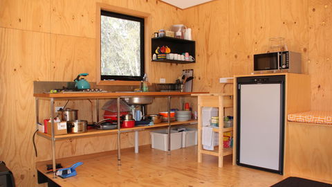 BAY OF FIRES ECO HUT Off Grid Experience At Binalong Bay - Accommodation Port Macquarie 9