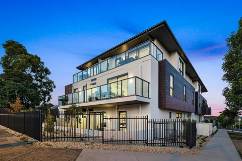 Manhattan Apartments - Notting Hill - Accommodation Port Macquarie 0