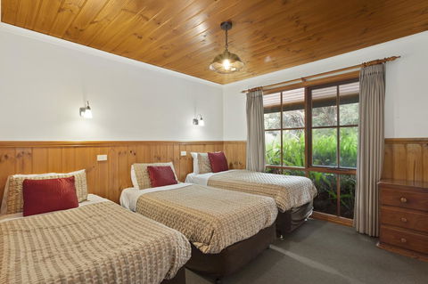 Apollo Bay Cottages - Accommodation Port Macquarie 3