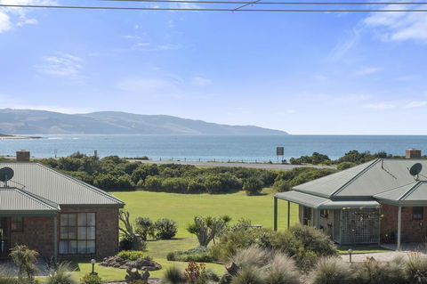 Apollo Bay Cottages - Accommodation Port Macquarie 1