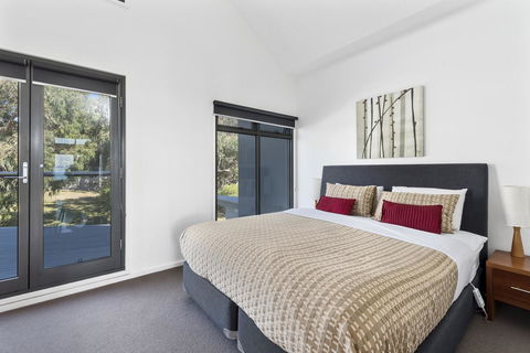 Apollo Bay Cottages - Accommodation Port Macquarie 9