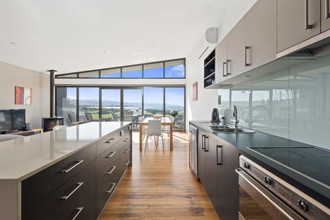 Apollo Bay Cottages - Accommodation Port Macquarie 10
