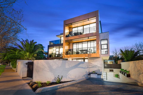 Manhattan Apartments - Caulfield North - Accommodation Port Macquarie 0