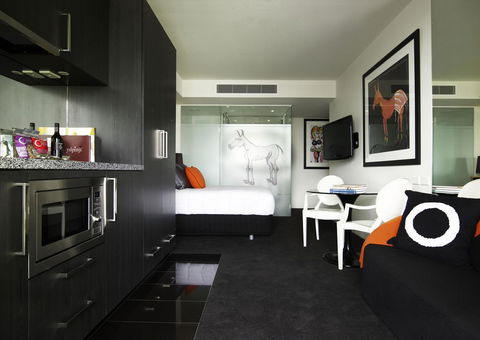 The Cullen Melbourne - Art Series - Accommodation Port Macquarie 17