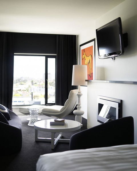 The Cullen Melbourne - Art Series - Accommodation Port Macquarie 13