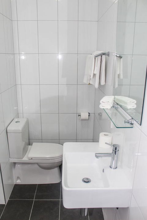 CROWN CENTRAL BUSINESS DISTRICT MOTEL - NO UNDER 18s - Accommodation Port Macquarie 17