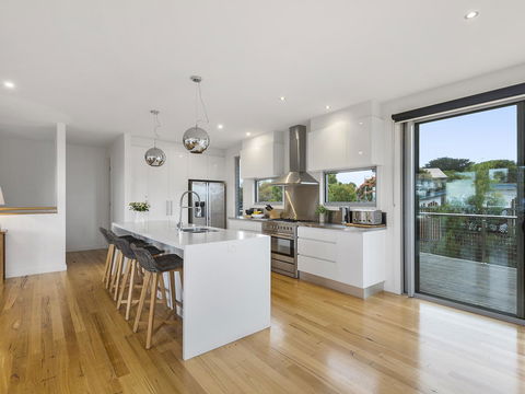 Aireys Ocean View - Accommodation Port Macquarie 6