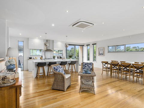Aireys Ocean View - Accommodation Port Macquarie 5