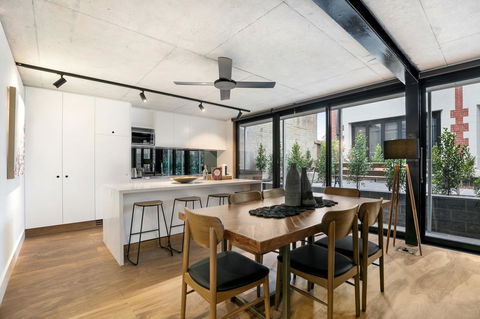 Stylish Apartment In Unique Church Development - Accommodation Port Macquarie 8
