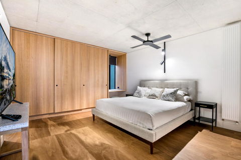 Stylish Apartment In Unique Church Development - Accommodation Port Macquarie 13