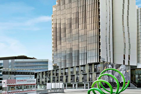 Peppers Docklands - Accommodation Port Macquarie 1