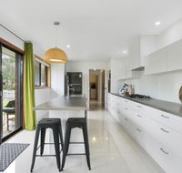 Fairhills - NEW LISTING beautifully styled - Accommodation Port Macquarie