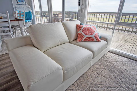 Stunning Waterfront Only 10 Minutes To Phillip Island - FREE EV UNIT 7kW For Electric Cars - Pet Friendly, Fireplace FREE WIFI Wine & Chocolates - Accommodation Port Macquarie 14