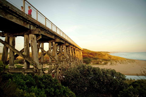 Stunning Waterfront Only 10 Minutes To Phillip Island - FREE EV UNIT 7kW For Electric Cars - Pet Friendly, Fireplace FREE WIFI Wine & Chocolates - Accommodation Port Macquarie 20