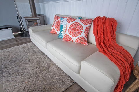 Stunning Waterfront Only 10 Minutes To Phillip Island - FREE EV UNIT 7kW For Electric Cars - Pet Friendly, Fireplace FREE WIFI Wine & Chocolates - Accommodation Port Macquarie 7