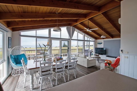 Stunning Waterfront Only 10 Minutes To Phillip Island - FREE EV UNIT 7kW For Electric Cars - Pet Friendly, Fireplace FREE WIFI Wine & Chocolates - Accommodation Port Macquarie 0