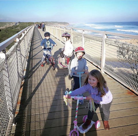 Stunning Waterfront Only 10 Minutes To Phillip Island - FREE EV UNIT 7kW For Electric Cars - Pet Friendly, Fireplace FREE WIFI Wine & Chocolates - Accommodation Port Macquarie 27