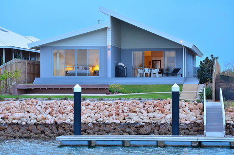 The Carnarvon Luxury Canal Home - Accommodation Port Macquarie 0