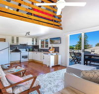 The Chalet at Callala Beach - beach house character - Accommodation Port Macquarie