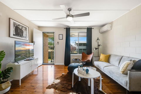 The Cowhide Cabin - Comfy, Family Friendly Stays In Toowoomba - Accommodation Port Macquarie 1