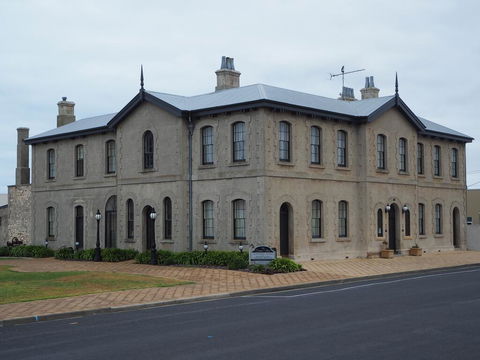 The Customs House B & B - Accommodation Port Macquarie 0
