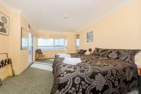 The Esplanade Kingston Beachfront - Accommodation Port Macquarie 1