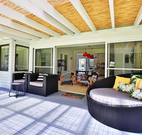 The Endless Summer  Culburra - Pet Friendly - 2 Mins to Beach - Accommodation Port Macquarie