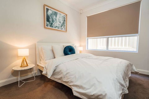 The Grand Oasis - Pool - Wifi - Mins From Beach - Accommodation Port Macquarie 1