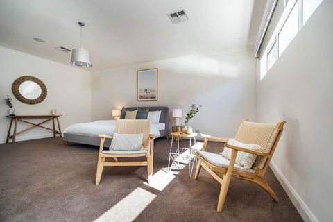 The Grand Oasis - Pool - Wifi - Mins From Beach - Accommodation Port Macquarie 2
