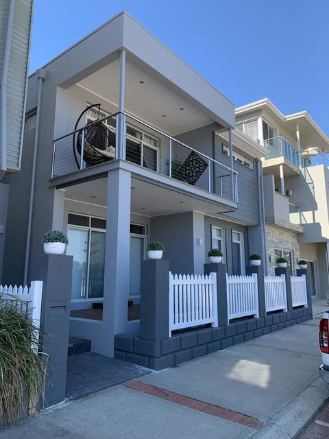 The Hutt - Accommodation Port Macquarie 0
