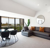 THE HYDEAWAY-LUXE HYDE PARK CITY APARTMENT-hosted by LAbode Accommodation - Accommodation Port Macquarie