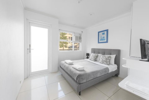The Manly Hotel Est. 1964 - Accommodation Port Macquarie 3