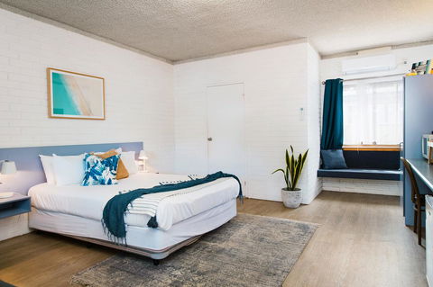The Med Crescent Head - Accommodation Port Macquarie 0