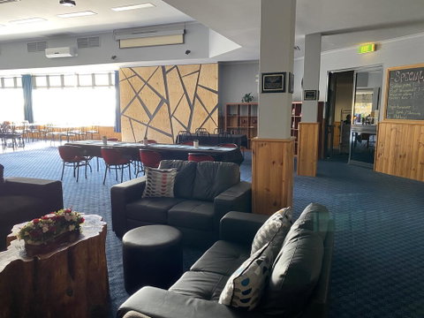The Menai Hotel - Accommodation Port Macquarie 2