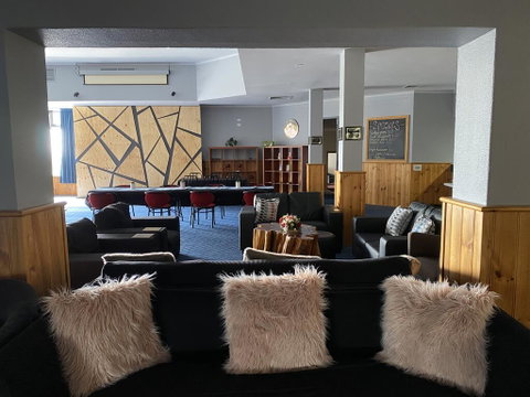 The Menai Hotel - Accommodation Port Macquarie 1