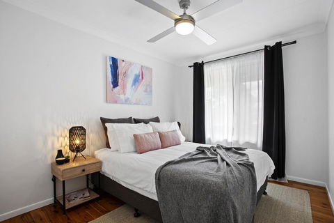 The Neo Stylish Central Apartment With Aircon Courtyard And Netflix - Accommodation Port Macquarie 0