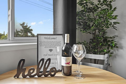 The Neo Stylish Central Apartment With Aircon Courtyard And Netflix - Accommodation Port Macquarie 1