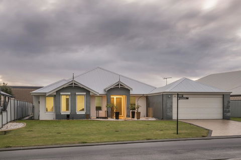 The Oaks - Accommodation Port Macquarie 0