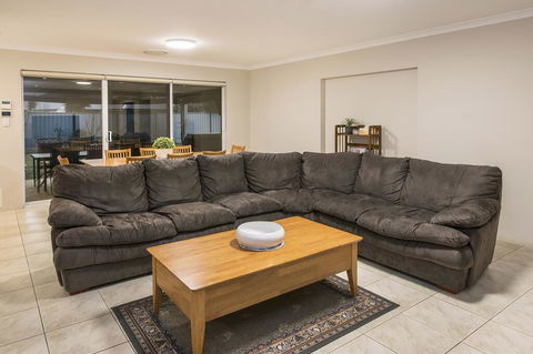 The Oaks - Accommodation Port Macquarie 3