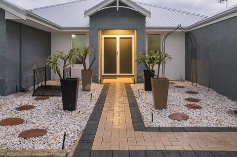 The Oaks - Accommodation Port Macquarie 1