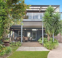 The Old Bottleshop - waterfront pool table and more - Accommodation Port Macquarie