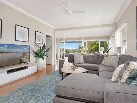 The Old Bottleshop - Waterfront, Pool Table And More - Accommodation Port Macquarie 3