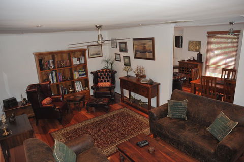 The Pommy Tree - Accommodation Port Macquarie 0