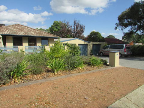 The Pommy Tree - Accommodation Port Macquarie 2
