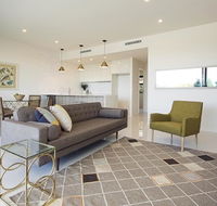 The Princess Bride - Executive 3BR Bulimba Apartment with Balcony in Central Location - Accommodation Port Macquarie
