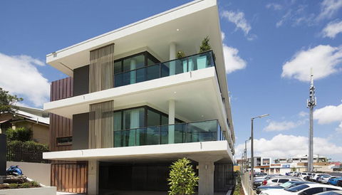 The Princess Bride - Executive 3BR Bulimba Apartment With Balcony In Central Location - Accommodation Port Macquarie 3